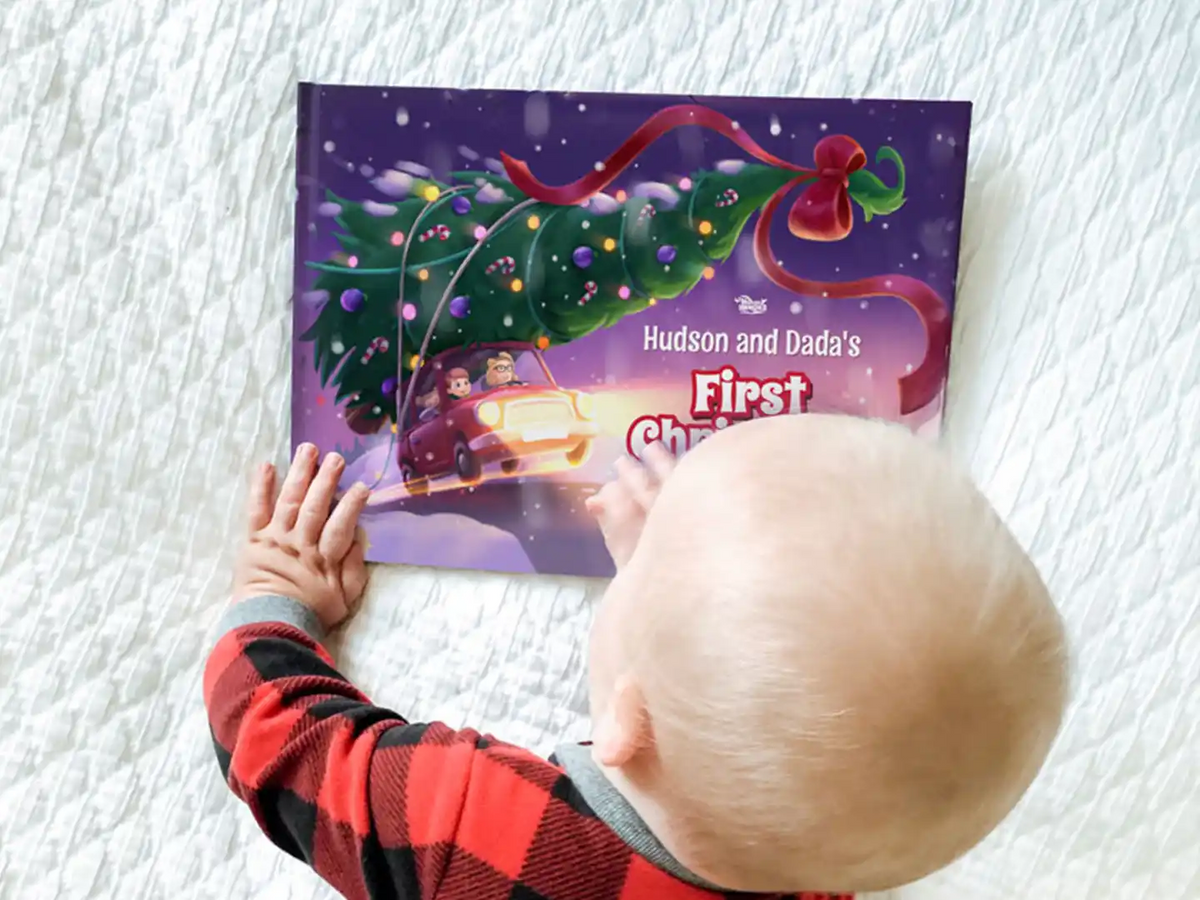 A personalized First Christmas book is a great xmas gift for daddy.